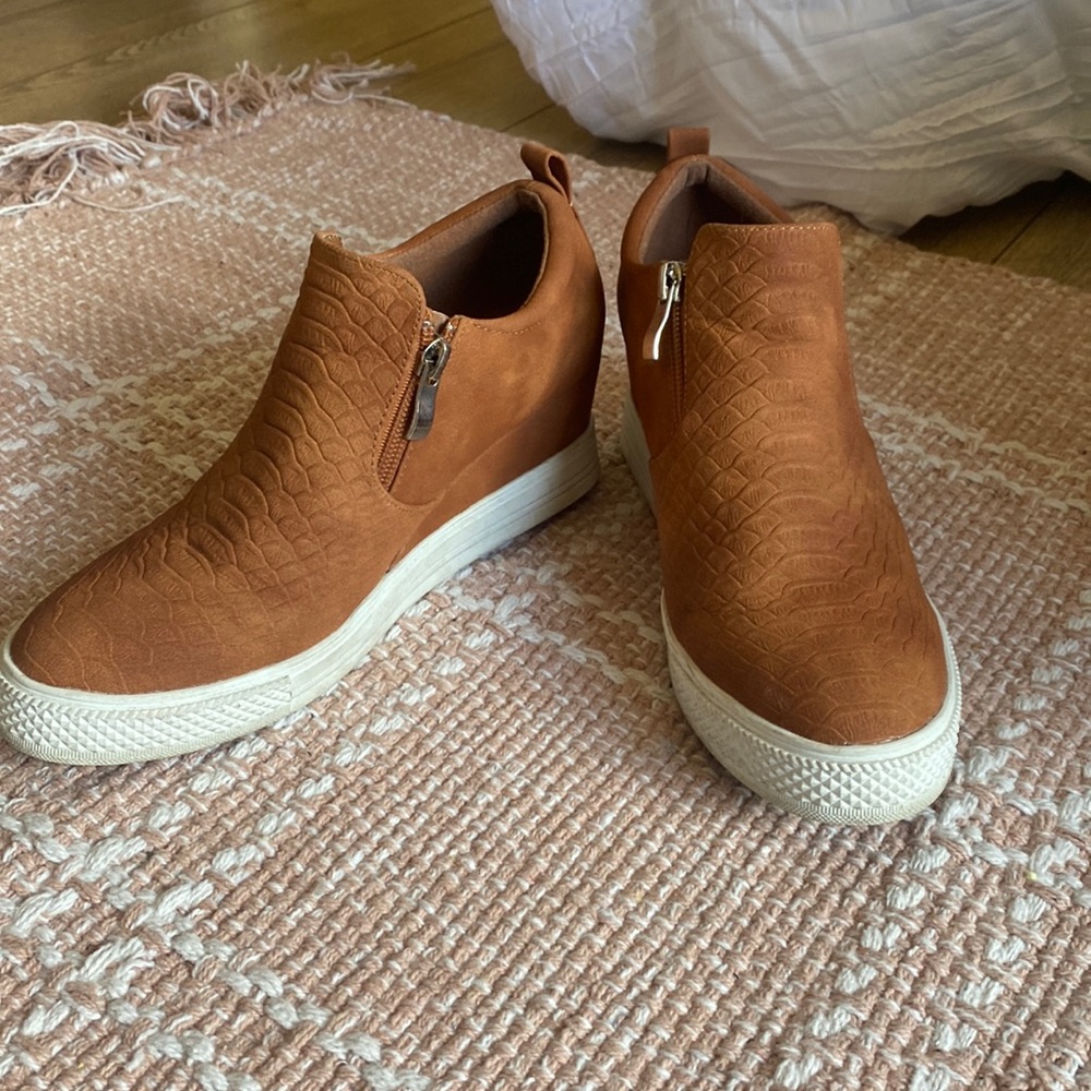 Heeled croco sneakers